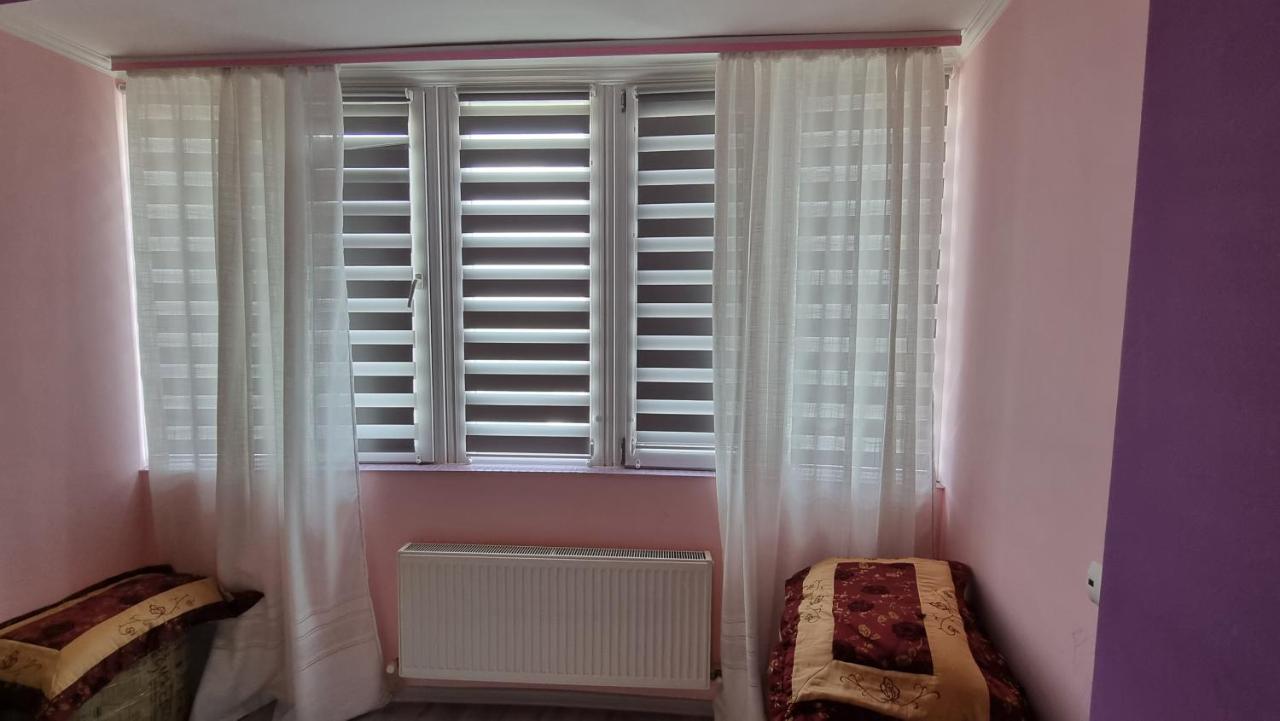 Cozy Retreat In Quiet Location Apartment คีชีเนา ภายนอก รูปภาพ